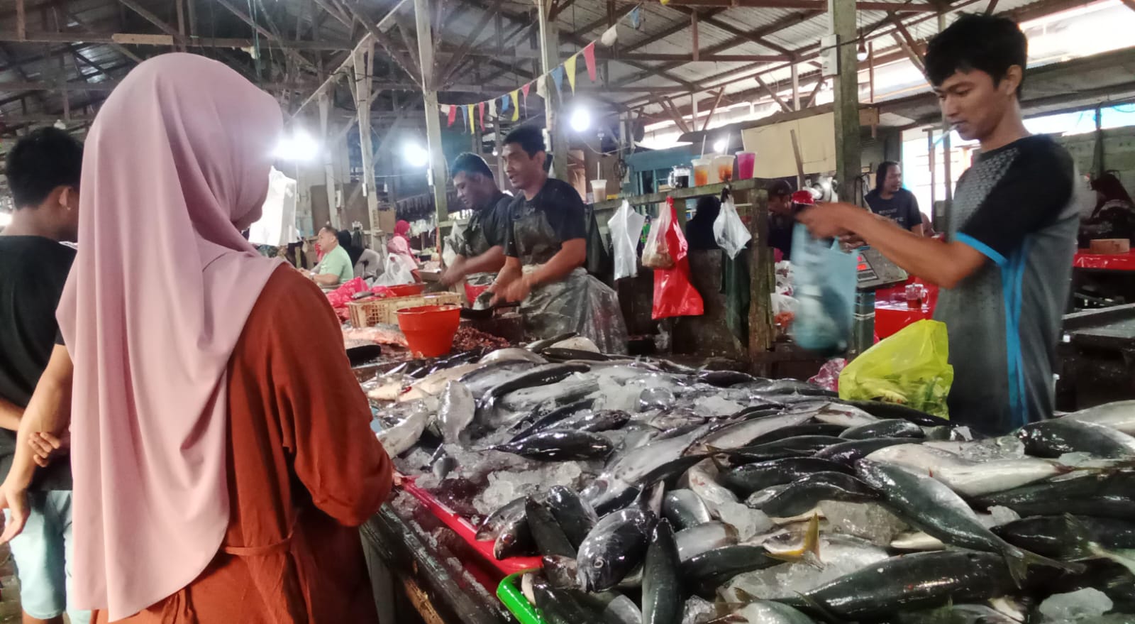 Jelang Ramadan, Harga Ikan Laut di Pasar Jaras Kubar Masih Stabil