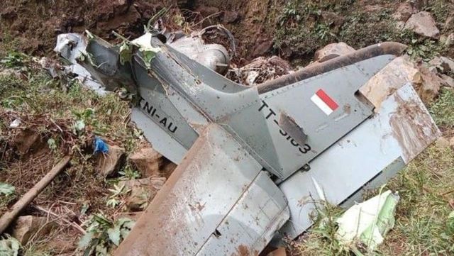 Lokasi di Dalam Lembah, TNI AU Belum Bisa Evakuasi 2 Bangkai Pesawat Tempur Tucano