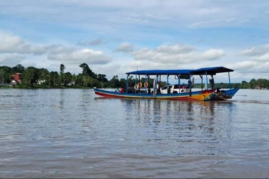 Jelang Natal dan Tahun Baru, Aktivitas Penyeberangan Feri Long Iram Mengalami Peningkatan