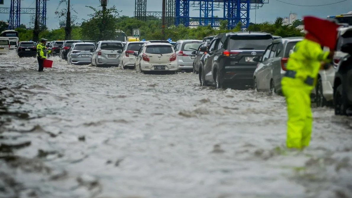 2.038 Jiwa Mengungsi akibat Banjir, Pemprov DKI Jakarta Pertimbangkan Rekayasa Cuaca