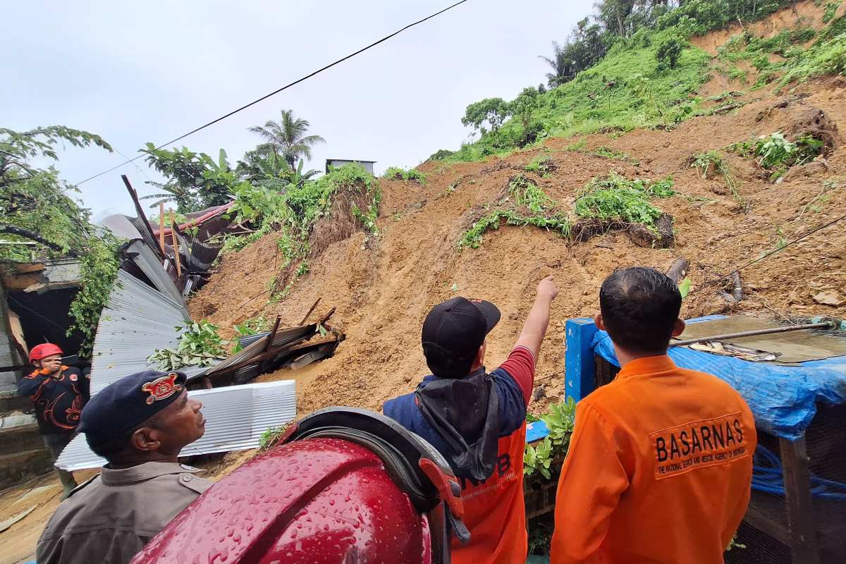 Longsor di Lempake Samarinda, Seorang Ibu dan 2 Anak Tertimbun dalam Rumah