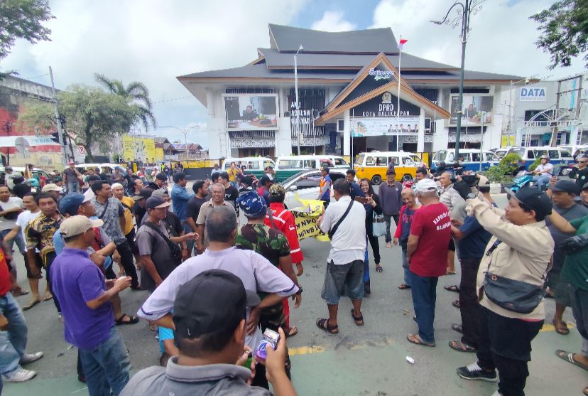 Ratusan Sopir Angkot Protes Pengoperasian Bus Bacitra, Wali Kota: Itu Kan Program Pemerintah Pusat