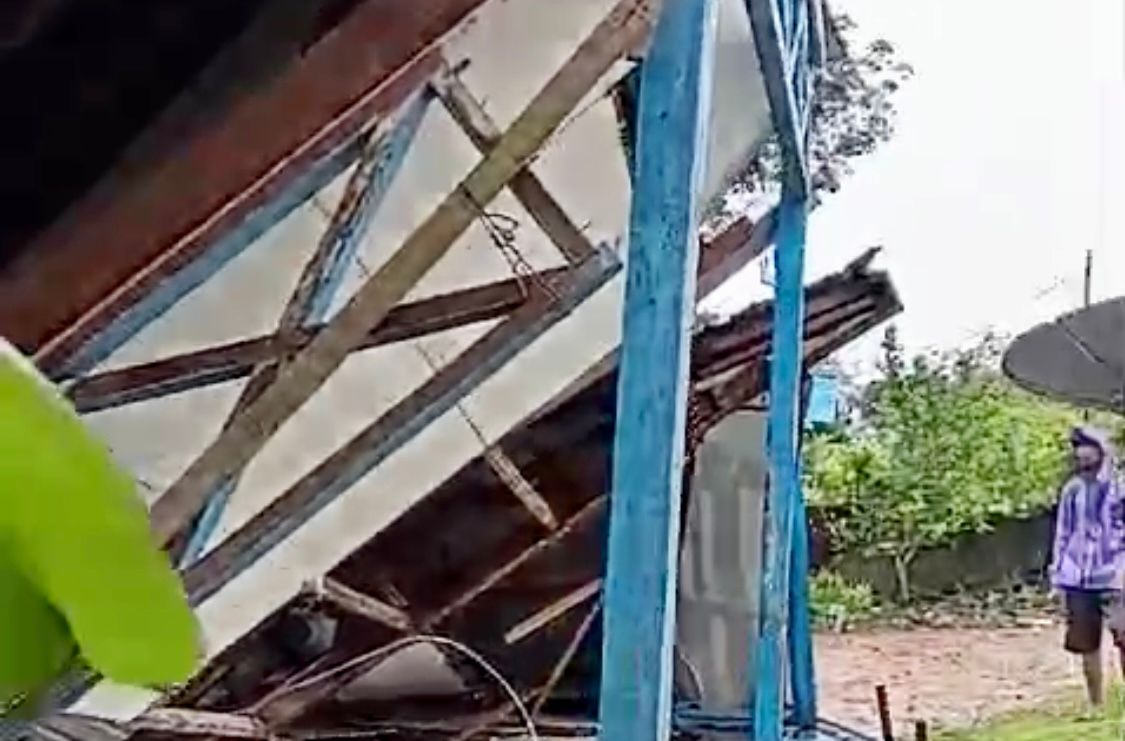 Rumah Panggung di Balikpapan Roboh Akibat Hujan Deras, Satu Penghuni Terluka