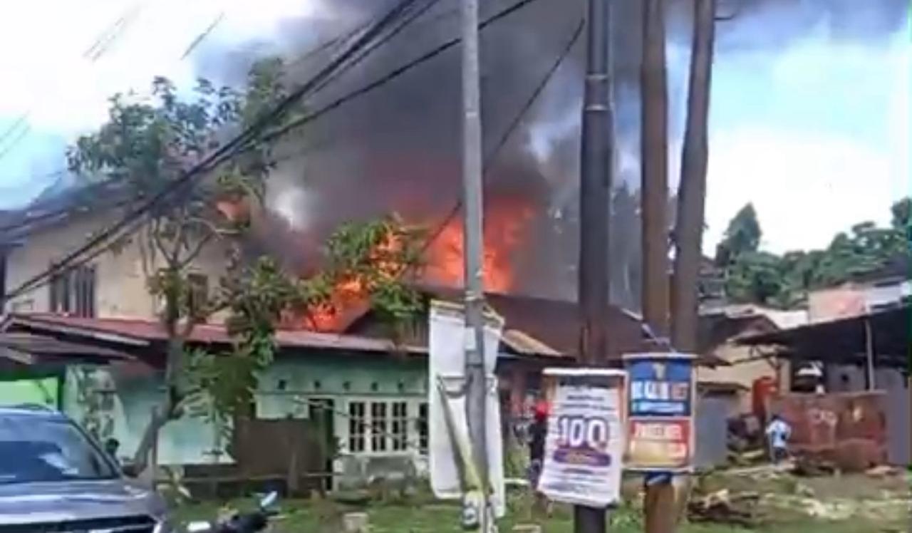 Lima Rumah Ludes Terbakar di Muara Rapak Balikpapan, Satu Orang Alami Luka Bakar 