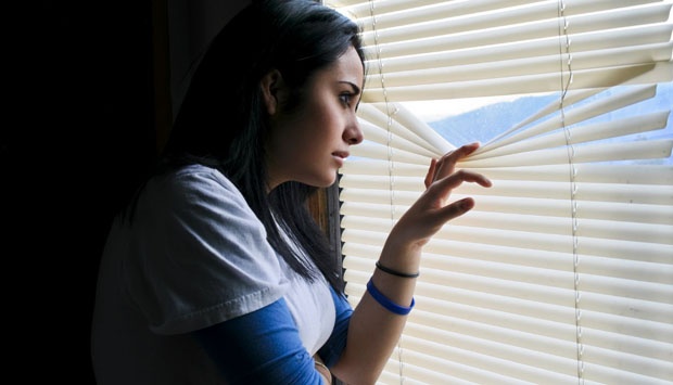 Studi: Orang Hingga Usia 40 Tahun Cenderung Kurang Bahagia, Dipicu karena Ponsel?