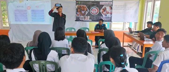 Disdukcapil Kubar Kenalkan Aplikasi IKD ke Pelajar, Kenalkan Dokumen Kependukan Secara Digital