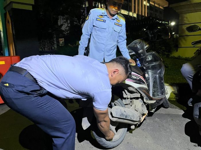 Parkir Sembarangan di Teras Samarinda, Puluhan Kendaraan Digembosi Petugas Dishub