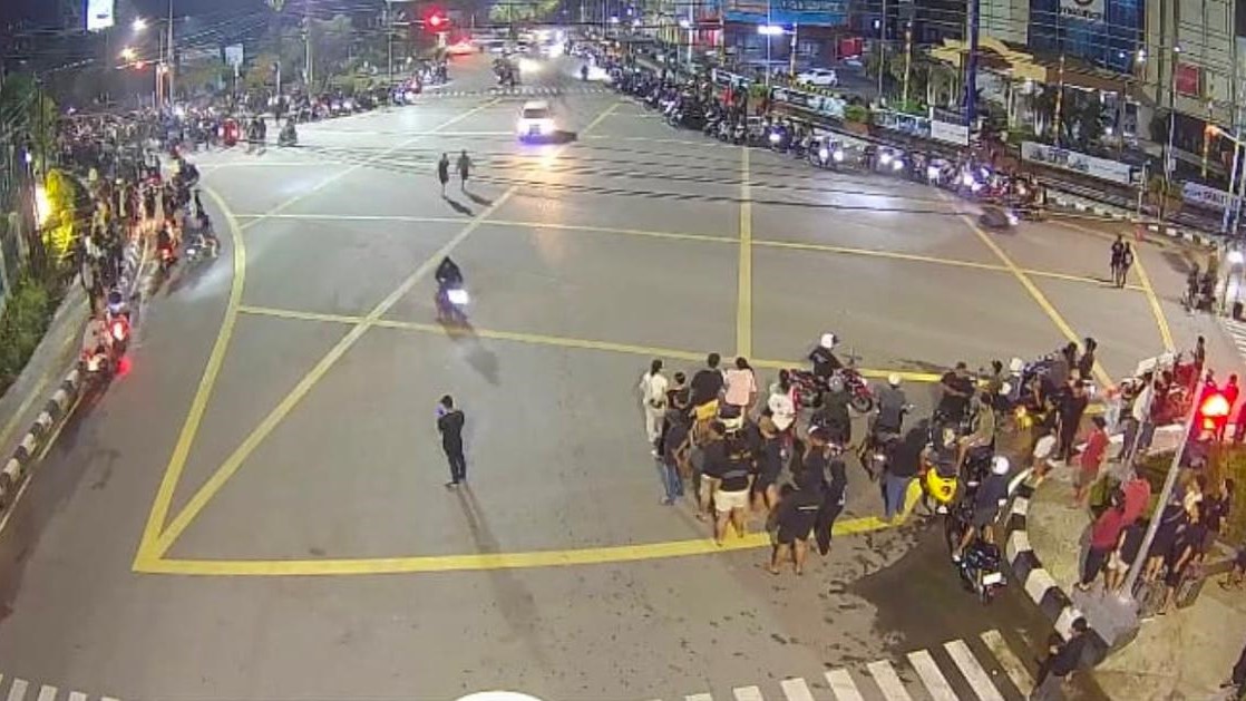Bak Film Aksi, Balap Liar di Simpang 4 Mall Lembuswana Dibubarkan Polisi