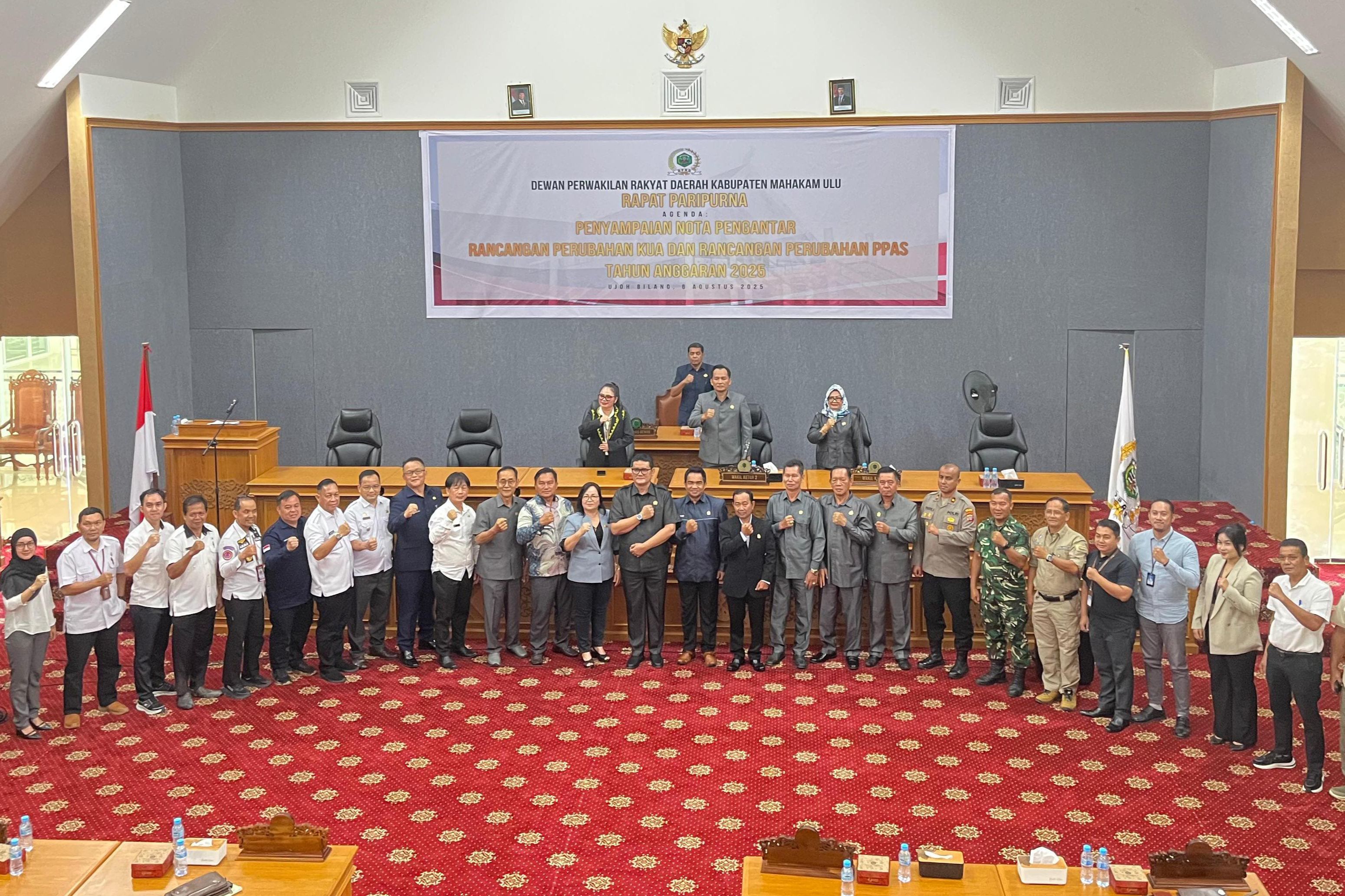 Pemkab Mahulu Sampaikan Rancangan KUPA PPAS ABPD-P 2025 Dalam Forum Rapat Paripurna DPRD