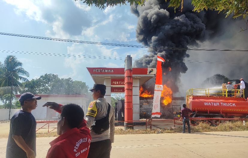 Diduga Korsleting Listrik Sebabkan SPBU di Muara Kaman Hangus Terbakar