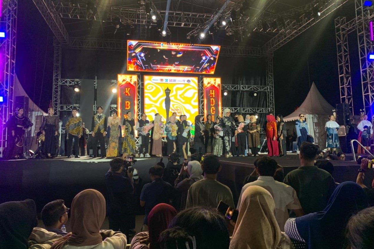 Parade Duta Wisata Indonesia di Balikpapan Fest 2025, Tegaskan Identitas Budaya Kaltim di Panggung Nasional 