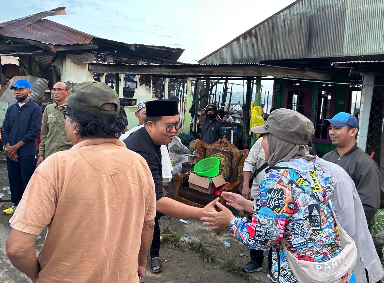 Respons Cepat Rendi Solihin, Bantu Warga Korban Kebakaran di Pal 05 Tenggarong