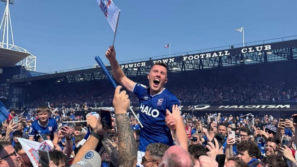  Ipswich Town Promosi ke Premiere League, Tapi Elkan Baggot Kok Tidak Ada?