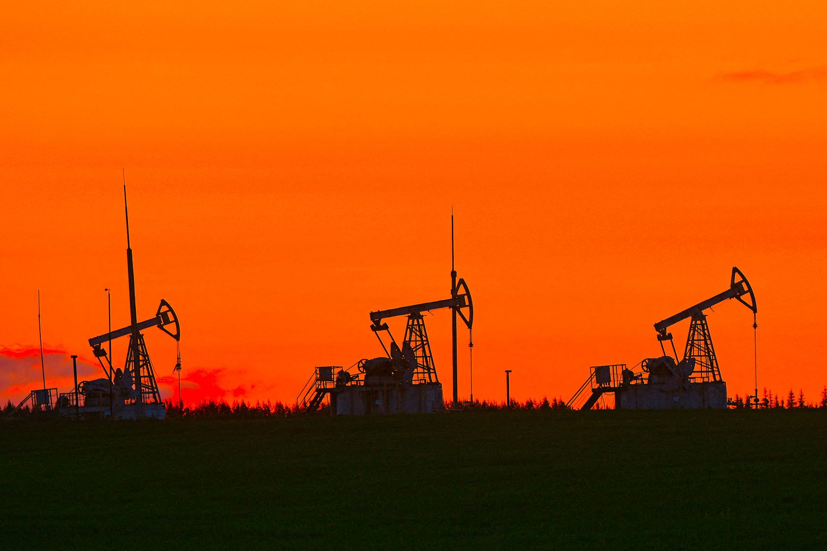 Harga Minyak Dunia Terkatrol Konflik Israel-Iran, Nyaris Tembus 76 Dollar AS per Barel