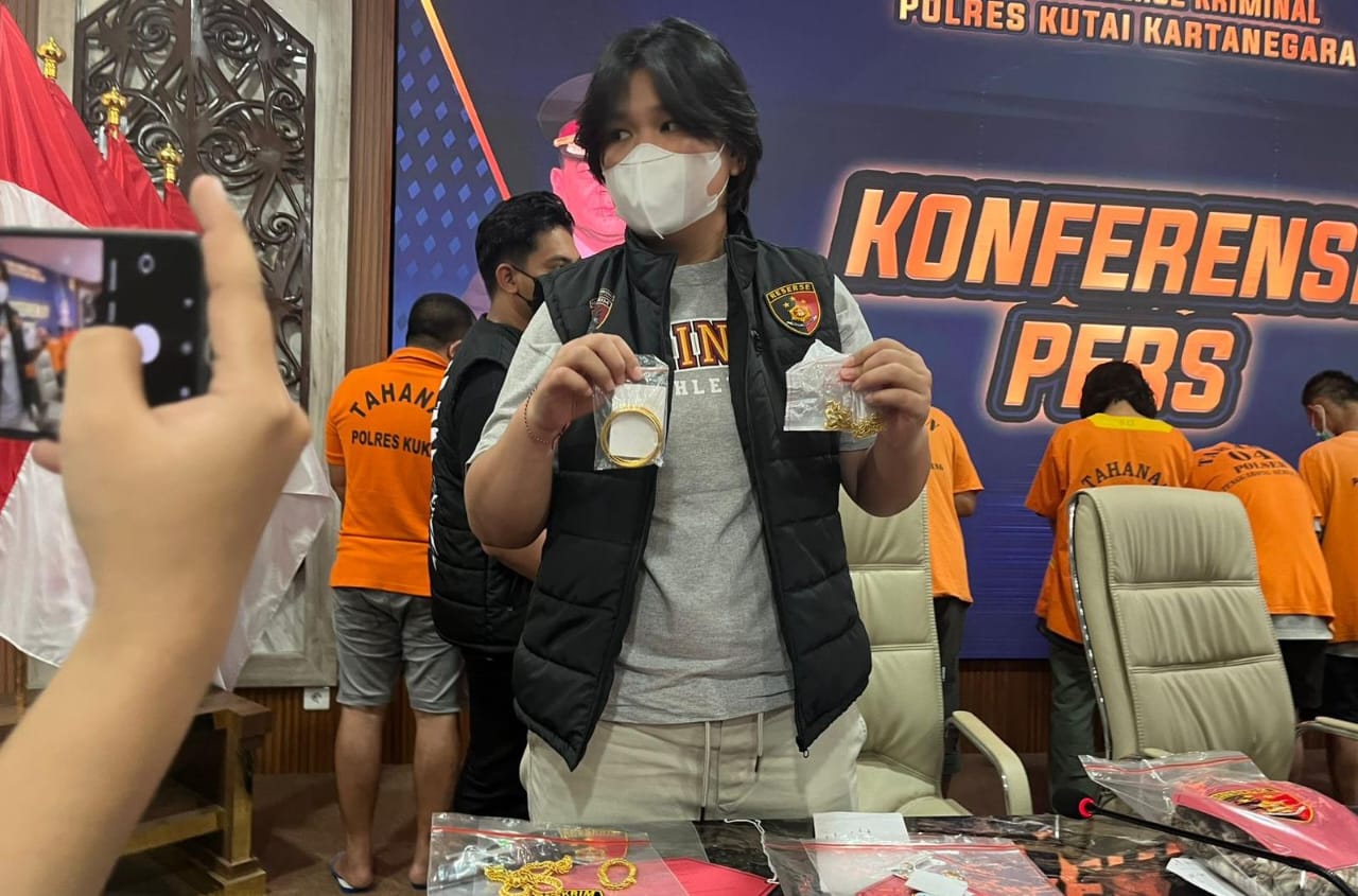 Polres Kukar Bongkar Sindikat Penipuan Perhiasan, Sita 97 Gram Emas Palsu