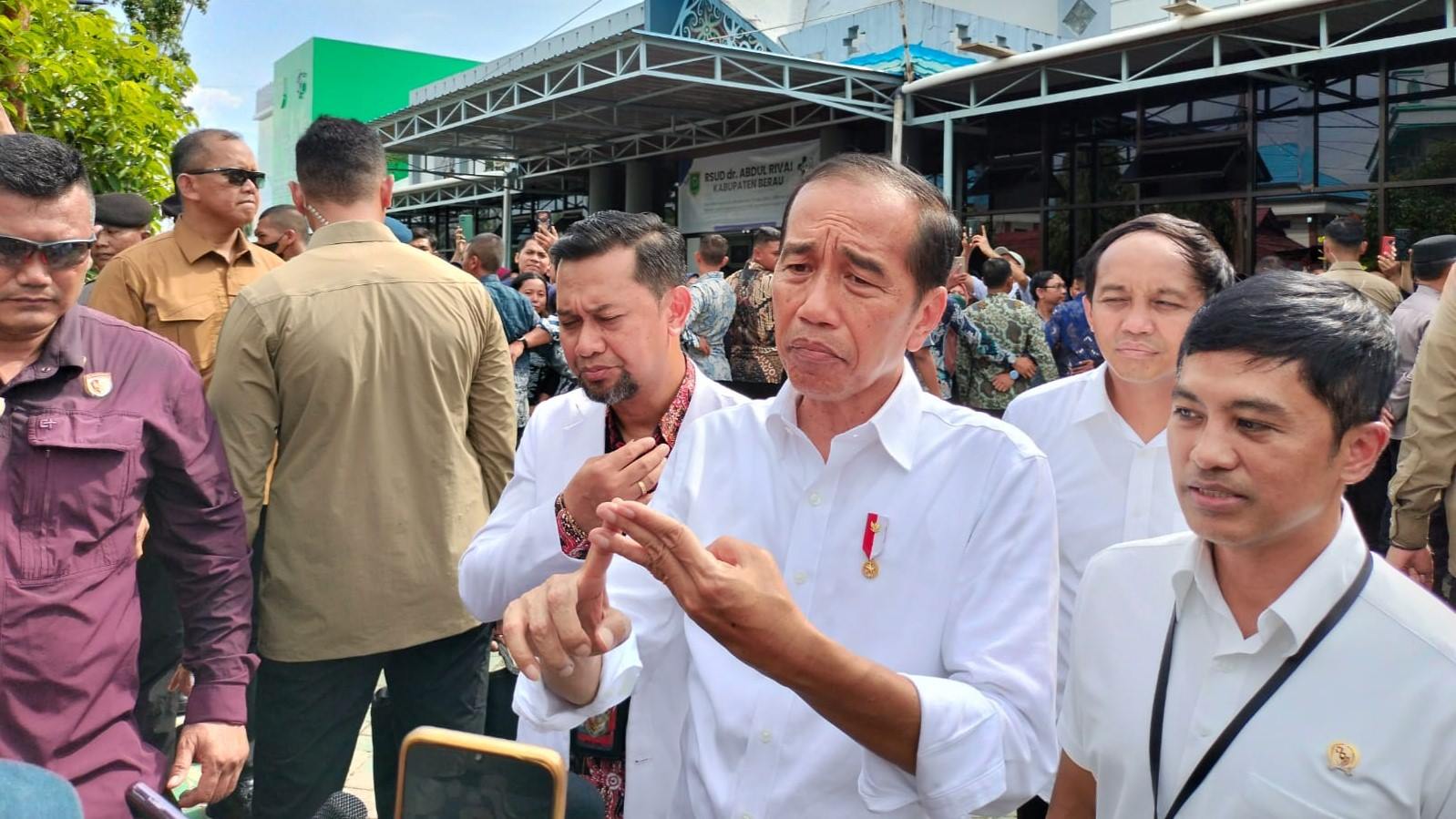 10 Tahun Jokowi, SMRC: 52 Persen Publik Nilai Pemerintah Sering Tabrak Konstitusi