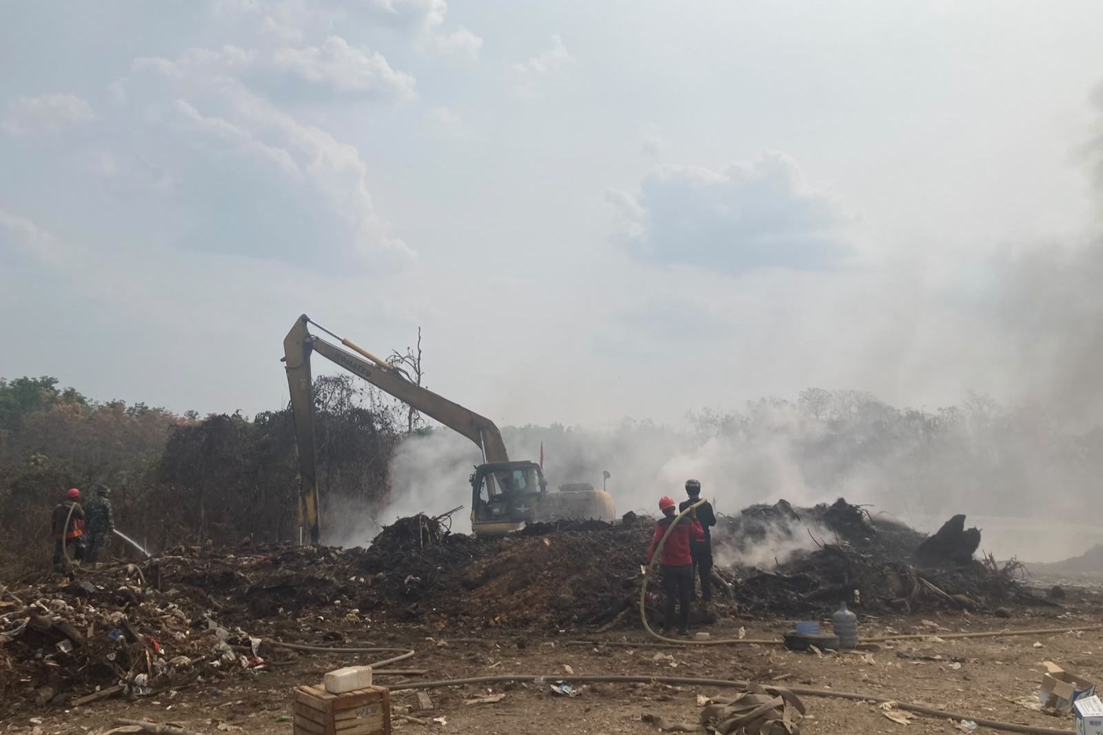 Tumpukan Sampah di TPA Janju Terbakar, Api Merambat hingga Lapisan Dalam