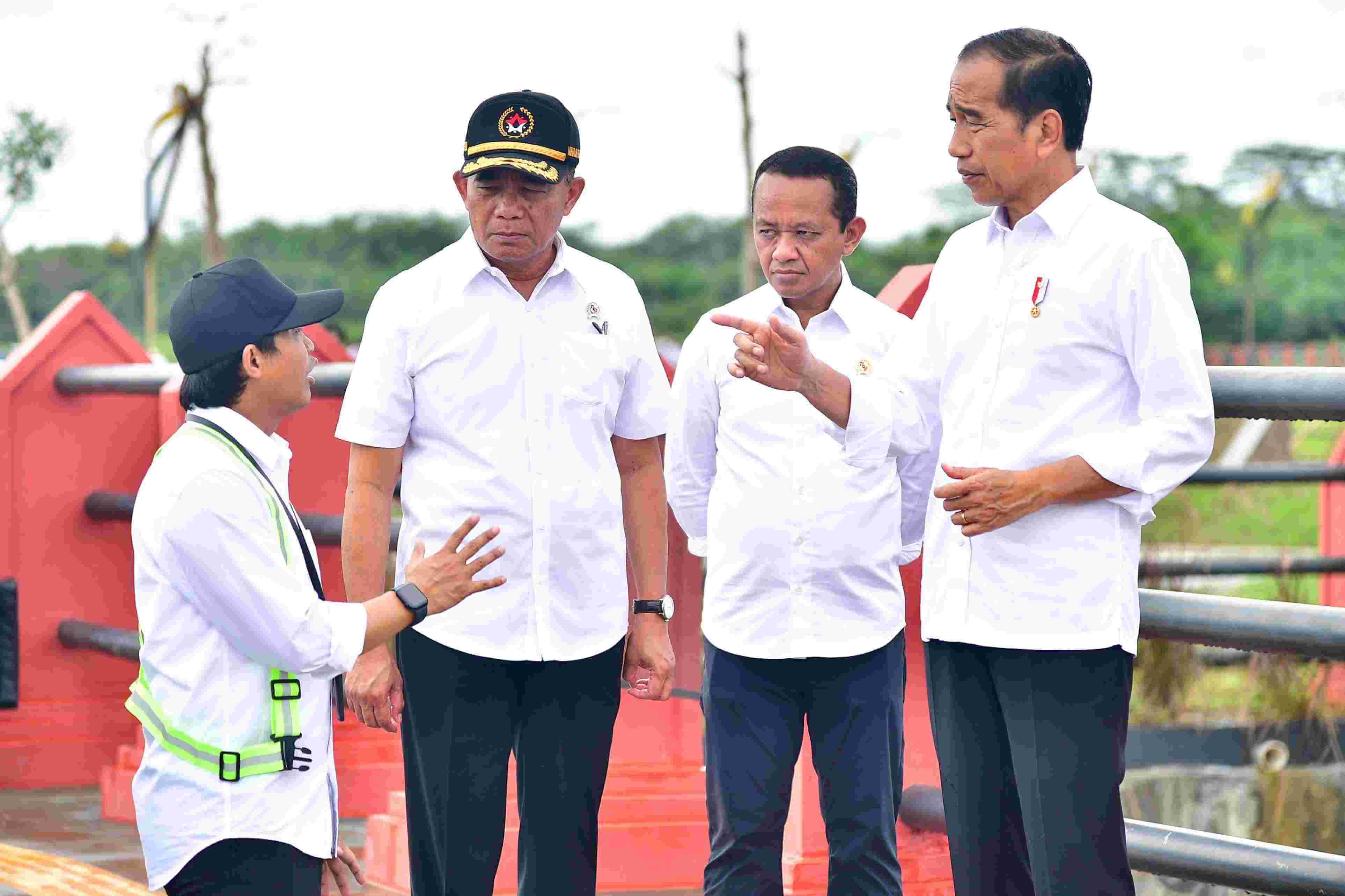 Ditanya Soal Pengunduran Diri Kepala OIKN, Jokowi: Tanyakan ke Pak Bambang