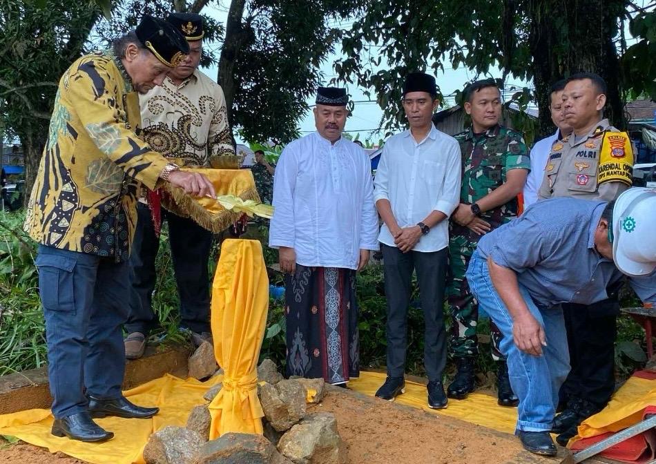 Jembatan Pendamping Mulai Dibangun, Diawali Prosesi Adat Tempong Tawar