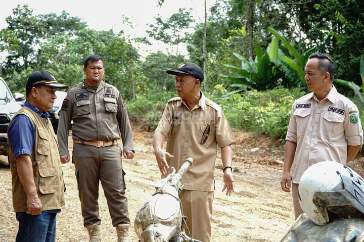 Wabup Mahulu Tinjau Titik Lonsor dan Progres Pembangunan Jembatan Long Gelawang
