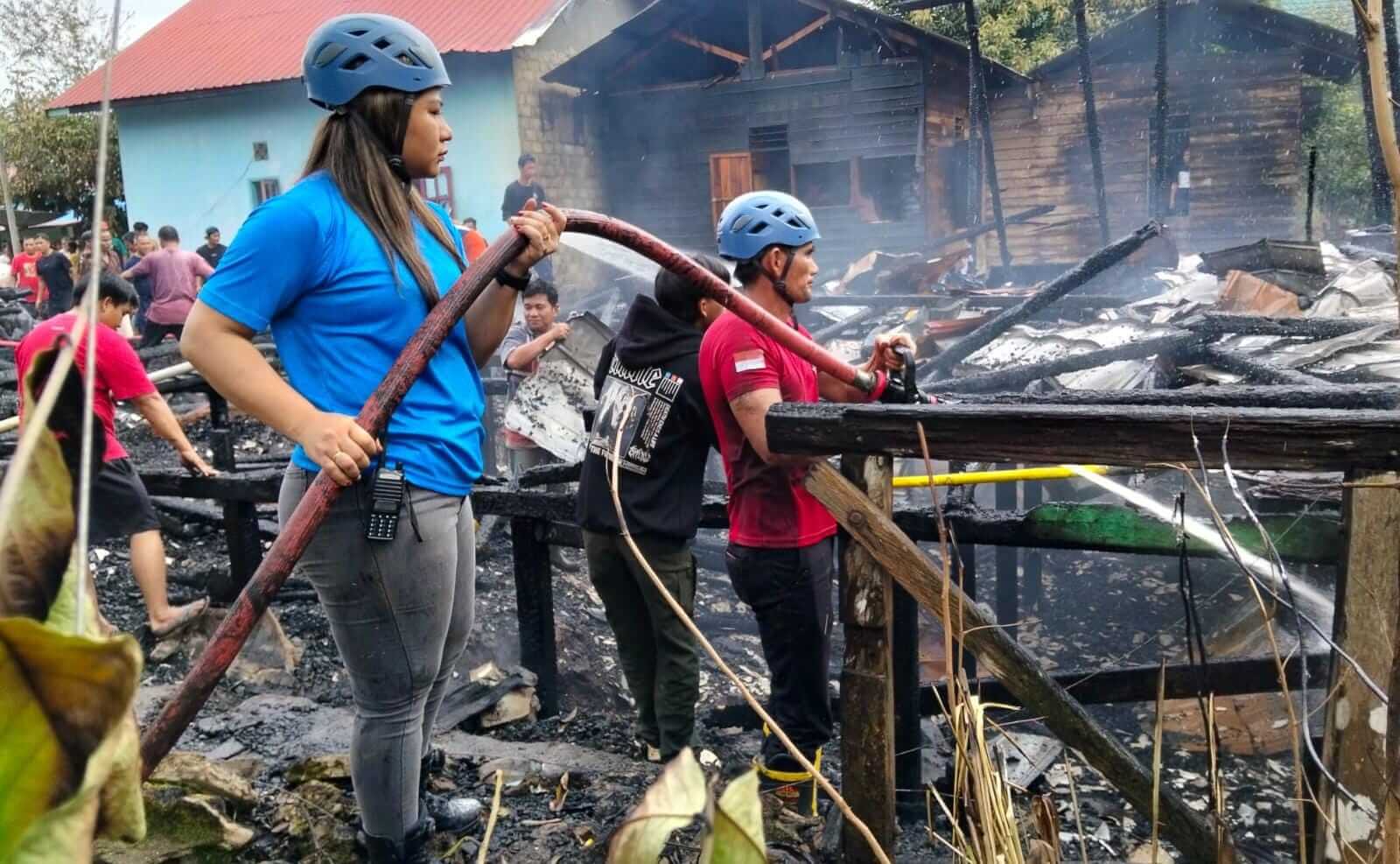 Si Jago Merah Mengamuk di Barong Tongkok, Satu Rumah Ludes Dilahap Api