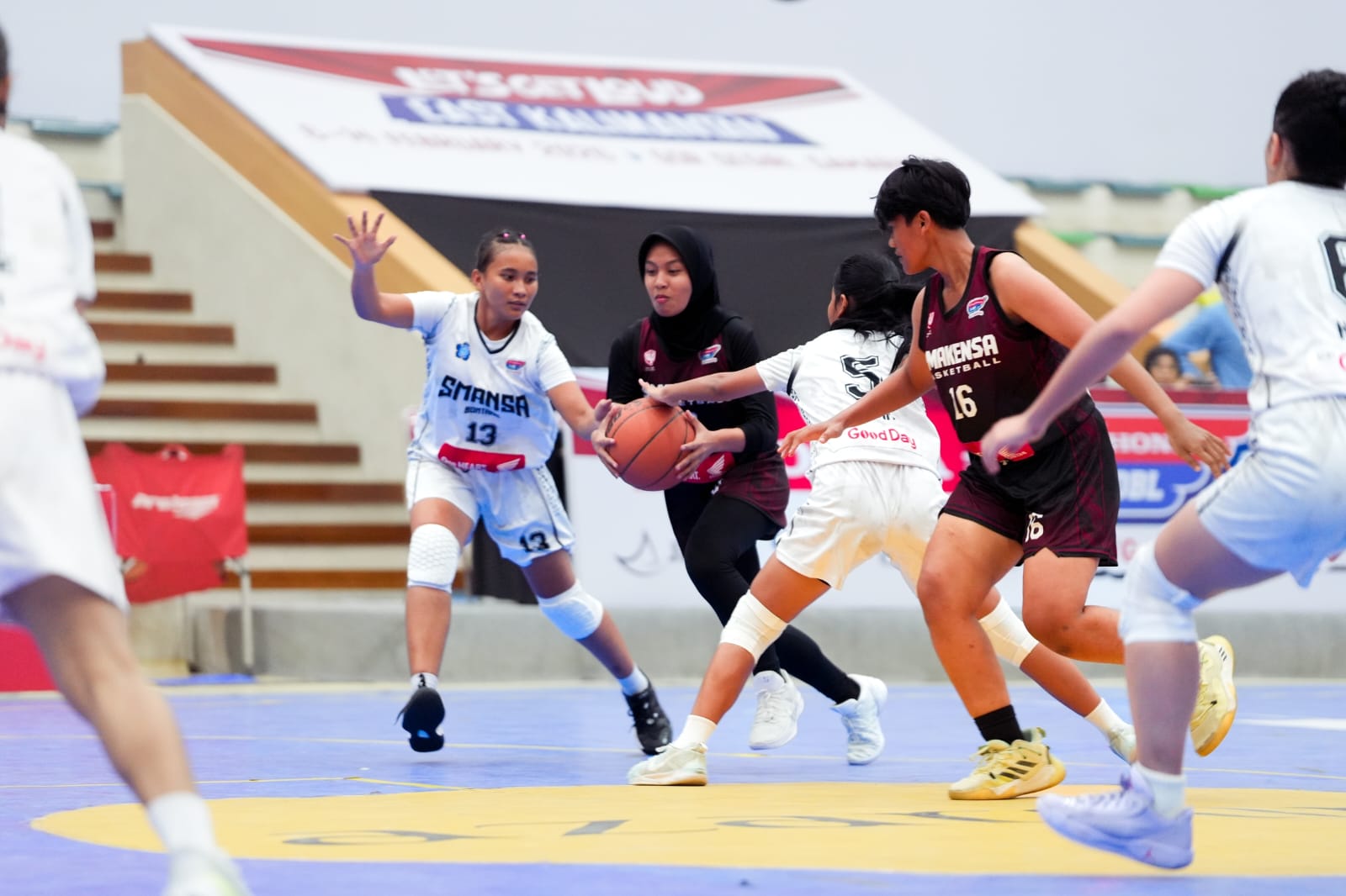 Tim Putri SMAN 1 Bontang Menggila, Libas SMKN 1 Samarinda dengan Skor Telak