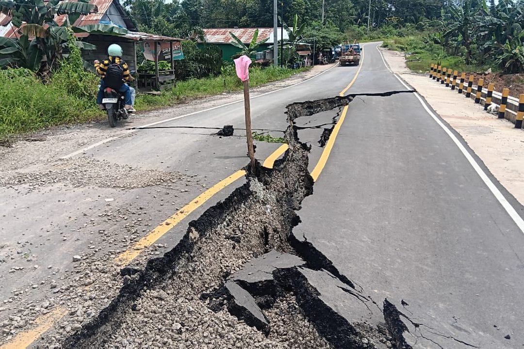 Jalan Penghubung Berau-Bulungan Longsor, 10 Titik Rusak Parah