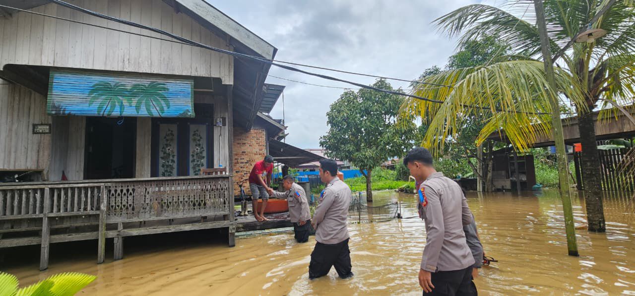 Polres Kutim Sisir Bantaran Sungai Sangatta, Warga Diimbau Waspada Hewan Buas