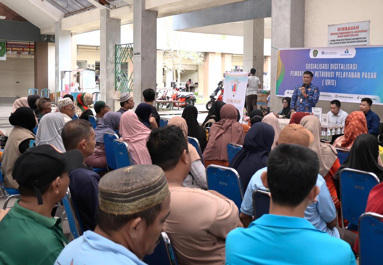 Menyesuaikan Zaman, Pedagang Pasar Induk Penajam Dibekali QRIS