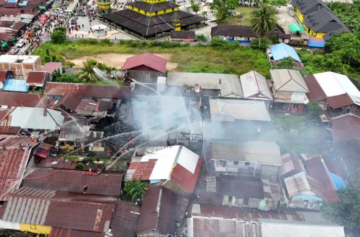 Api Mengamuk di Samarinda Seberang, 25 Jiwa Terdampak, Penyebab Masih Misteri 