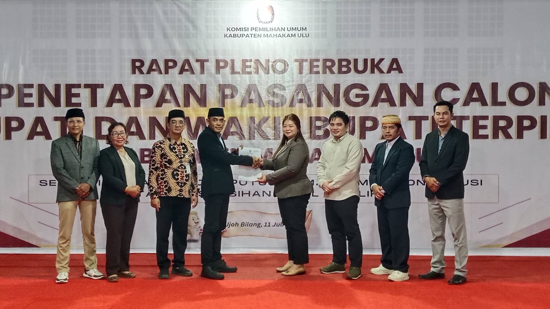 Sah, KPU Resmi Tetapkan Angela-Suhuk Jadi Bupati dan Wabup Mahulu Terpilih