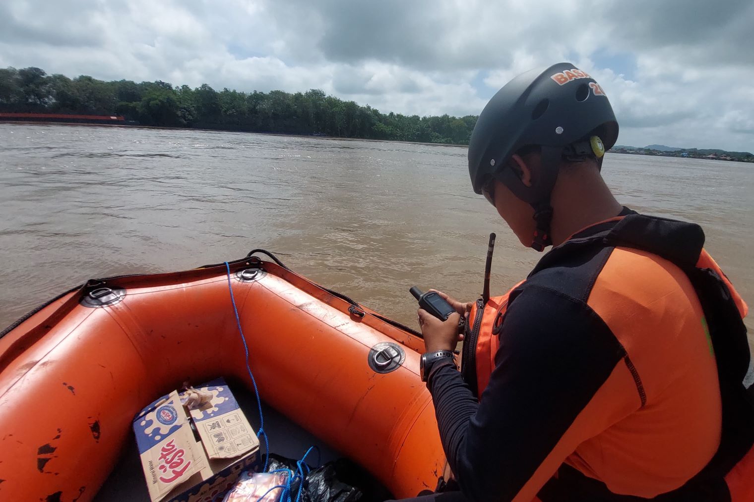 Bertaruh Nyawa Kejar Perahu, Pedagang Buah Hilang di Sungai Mahakam