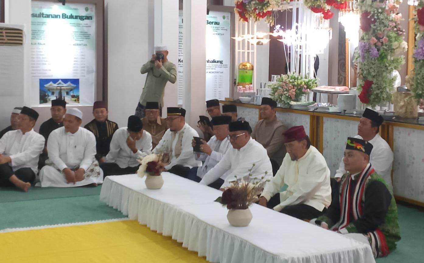 Barzanzi dan Rudat Meriahkan Malam Erau di Keraton