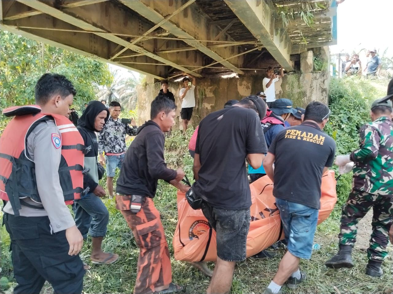 Seluruh Korban Kapal Tenggelam di Sungai Meratak Ditemukan Meninggal Dunia