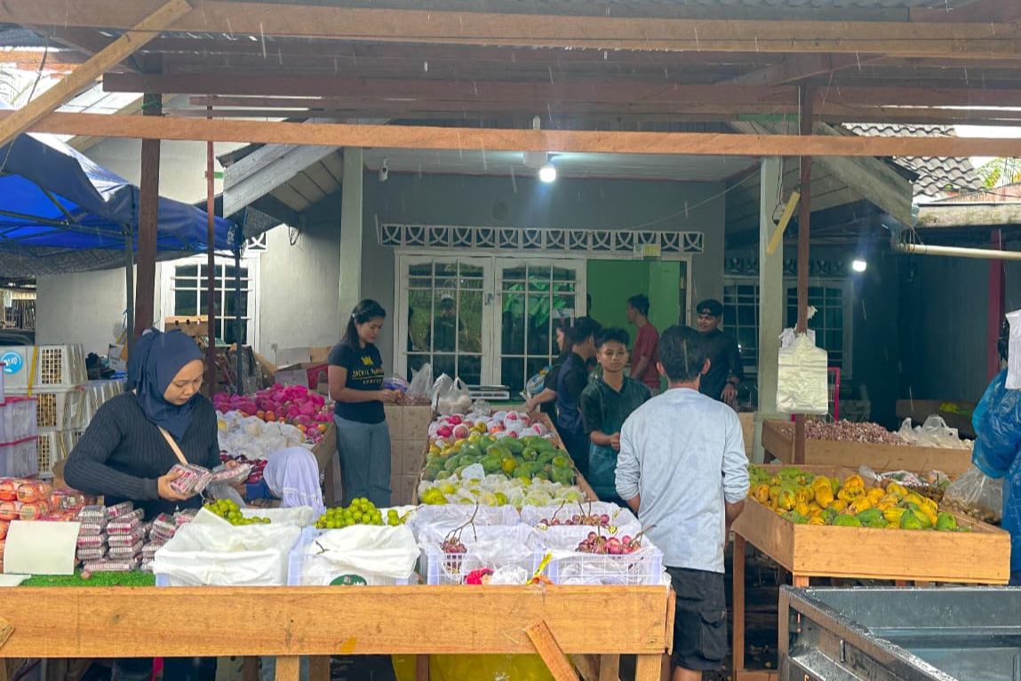 Kreatif Promosi di Medsos, Pedagang Buah Segar di Kutai Barat Ini Bisa Jadi Inspirasi UMKM