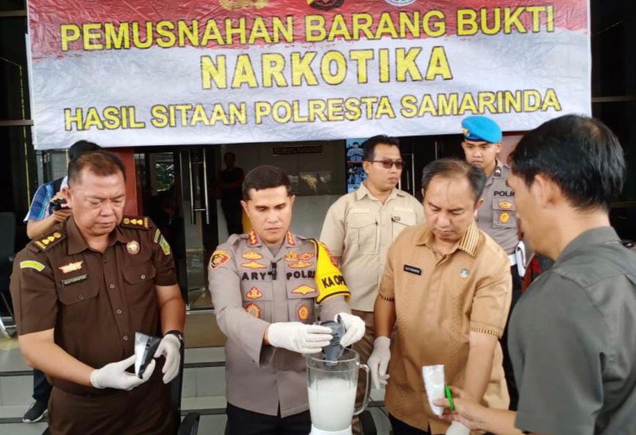 Polresta Samarinda Musnahkan 1,7 Kilogram Sabu, Hasil Sitaan dari Tiga Tersangka