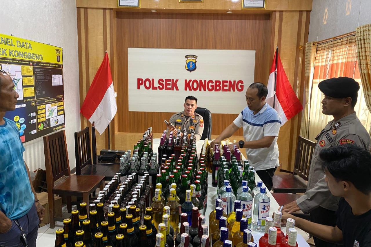 Operasi Cipkon Polsek Kongbeng Kutim Berhasil Sita 339 Botol Miras Ilegal