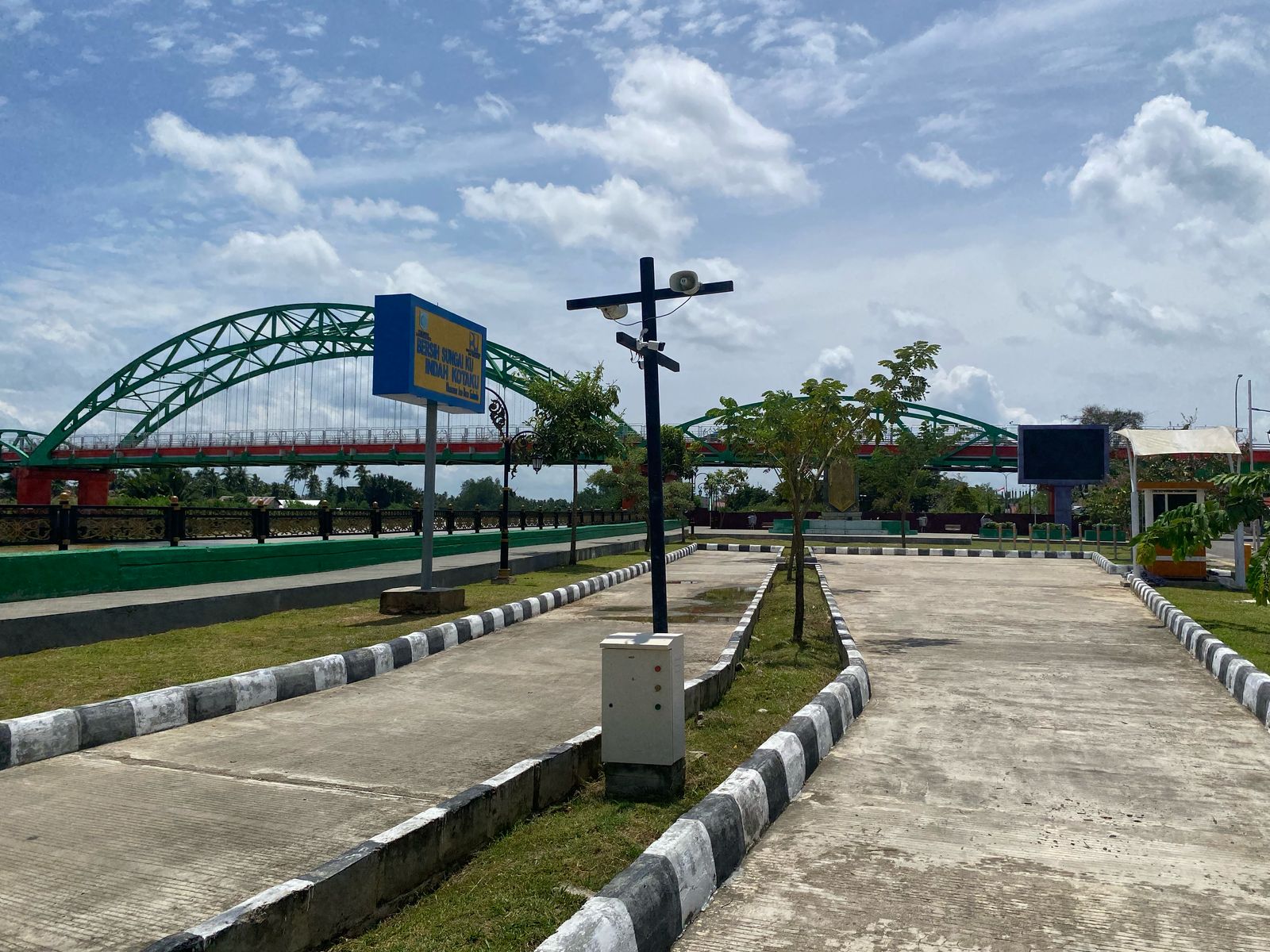 Pembangunan Area Parkir Siring Kandilo Rampung, Tapi Portal Masih Ditutup