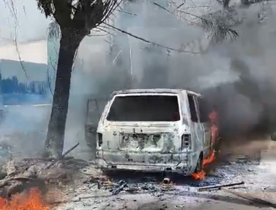 Mobil Pengetap Minyak Terbakar di Tenggarong, Dua Orang Dirawat ke RS