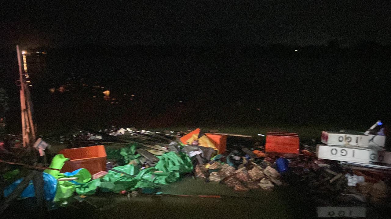 Breaking News! Kapal Pengangkut Bahan Pokok Meledak di Perairan Sungai Segah Berau