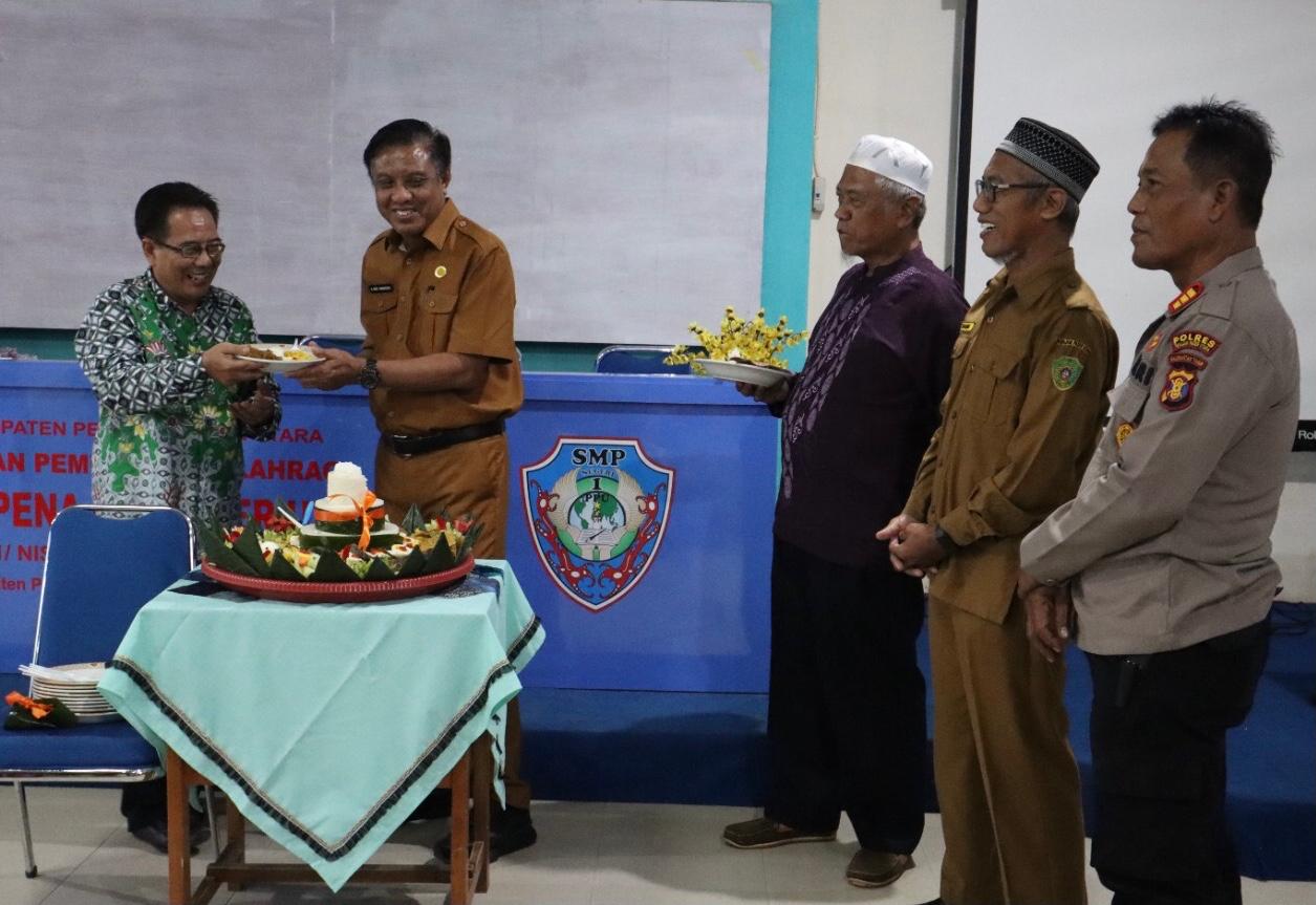 Kepala Disdikpora PPU Hadiri Gebyar HUT SMP Negeri 1 Penajam, Sampaikan Pesan Pj Bupati