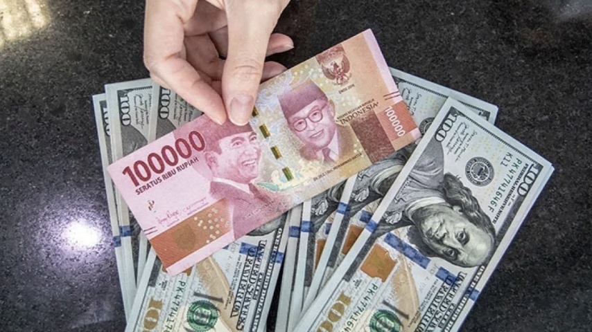 Rupiah Terpantau Melemah, Pengamat Sebut Tertekan Situasi Timur Tengah