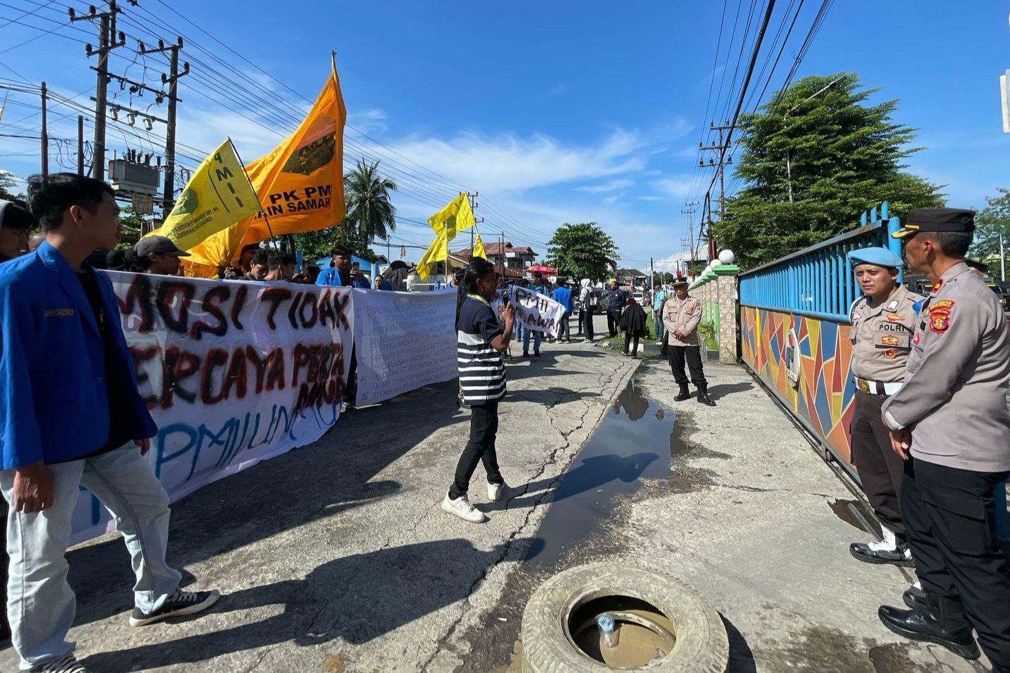 PMII Demo Kantor Pertamina Samarinda Terkait Dugaan BBM Oplosan, Pemilik Kendaraan Pertanyakan Ganti Rugi