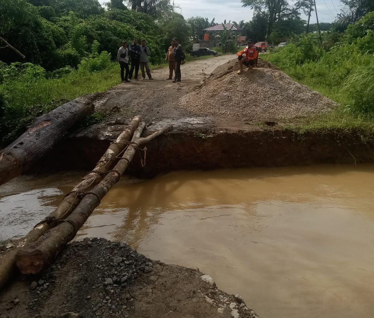 Akses Kelurahan Sepan - Desa Bukit Subur Putus, Perbaikan Butuh Dua Pekan