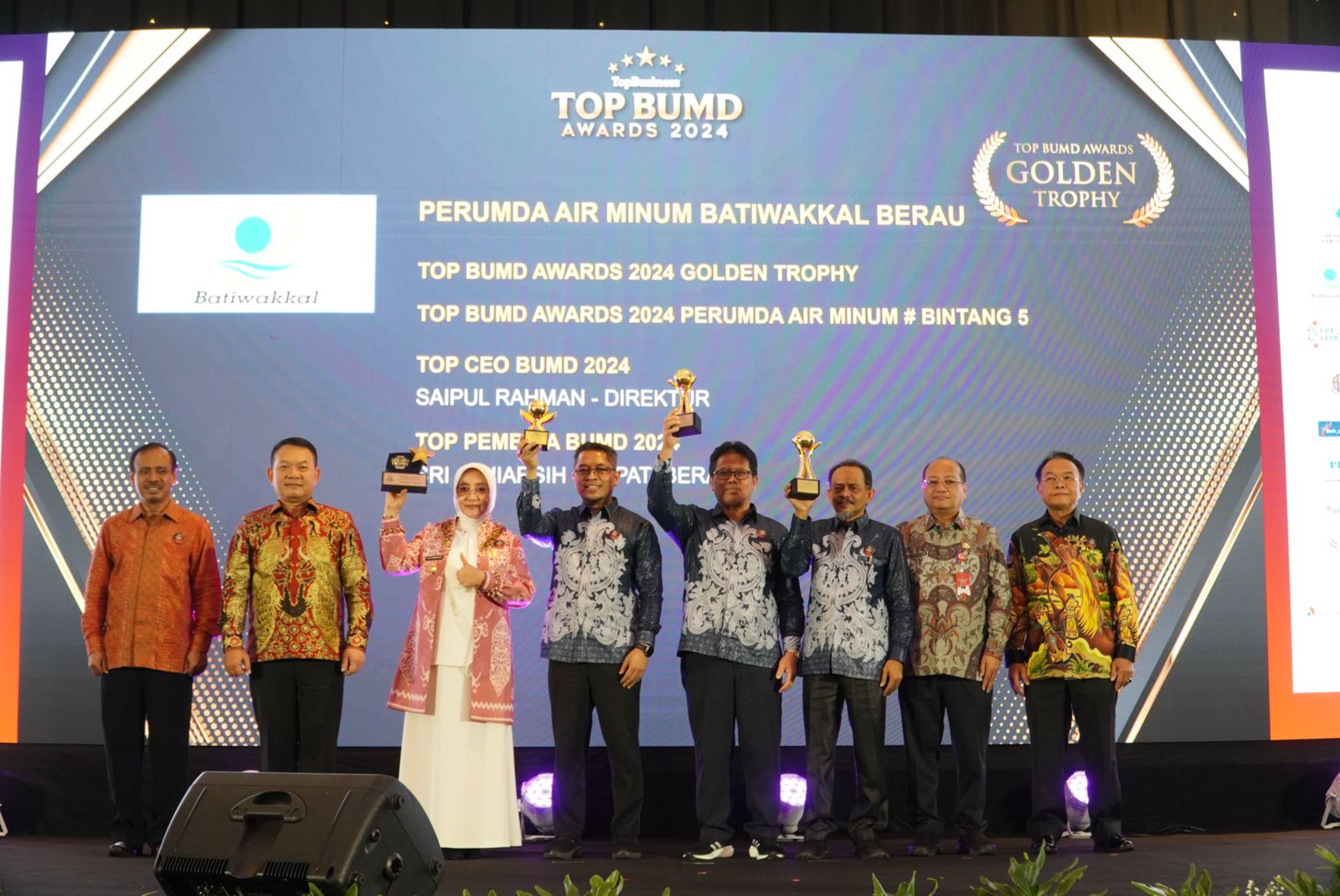 Tiga Kali Dapatkan Predikat Bintang Lima Perumda Batiwakkal Raih Golden Trophy