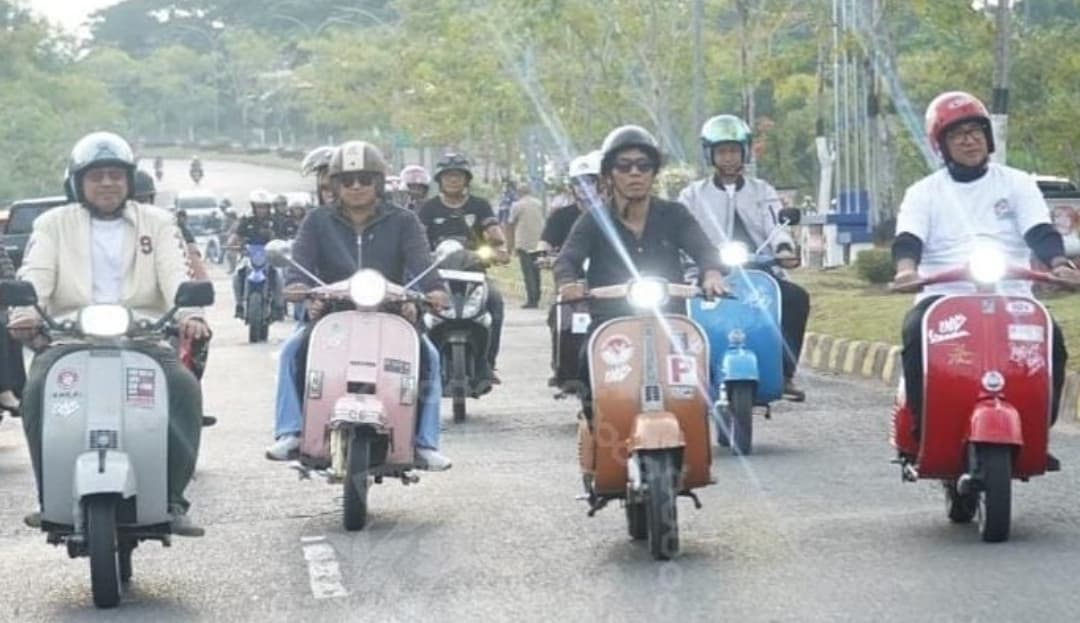 Riding Mengendarai Vespa Jadi Penanda Transisi Kepemimpinan di Kabupaten PPU