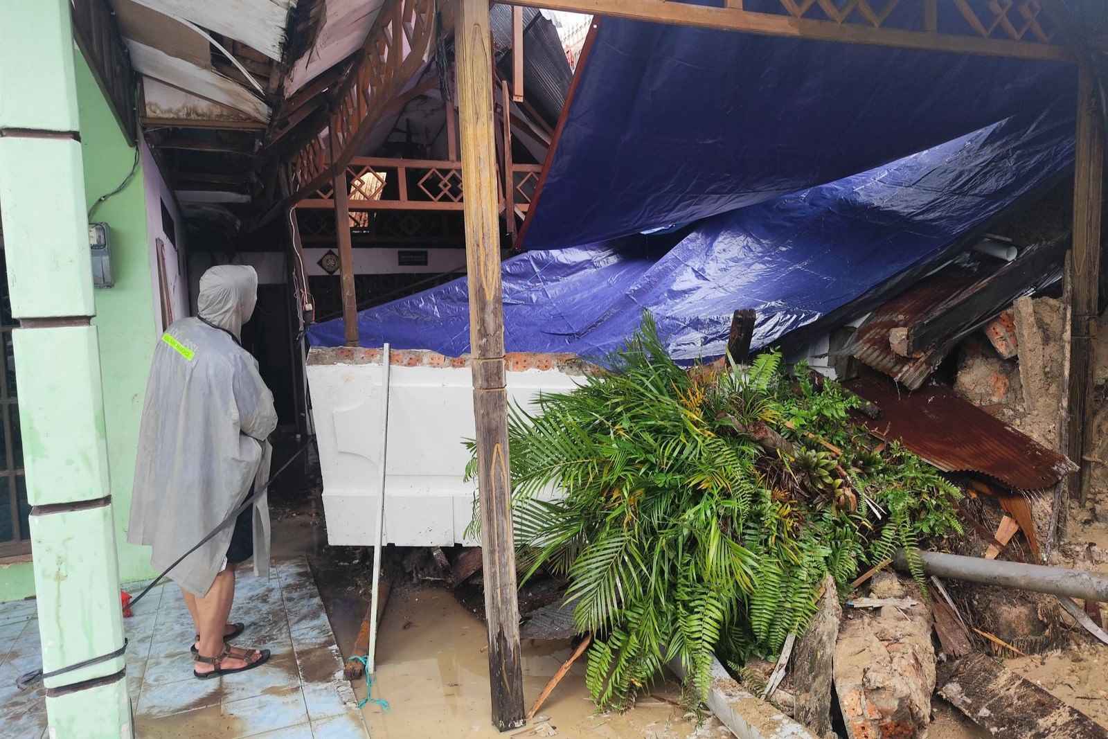 2 Rumah Warga Terdampak Longsor di Balikpapan, Tanda Bahaya Muncul Sejak Pagi