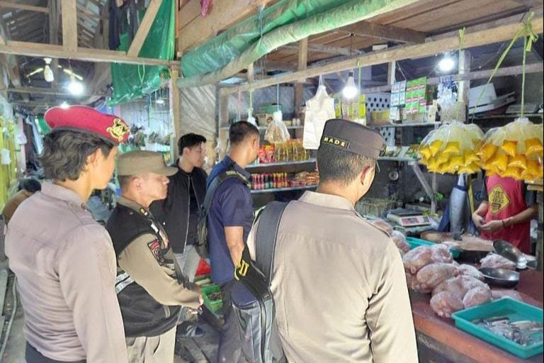 Sikapi Informasi Kenaikan Harga Bapokting, Bupati Mahulu Sidak Langsung ke Pasar