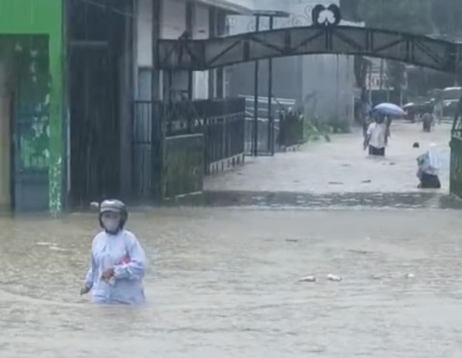 Sayangi Kendaraan, Samarinda Diterjang Hujan Deras,  Jangan Melintas di Daerah Ini