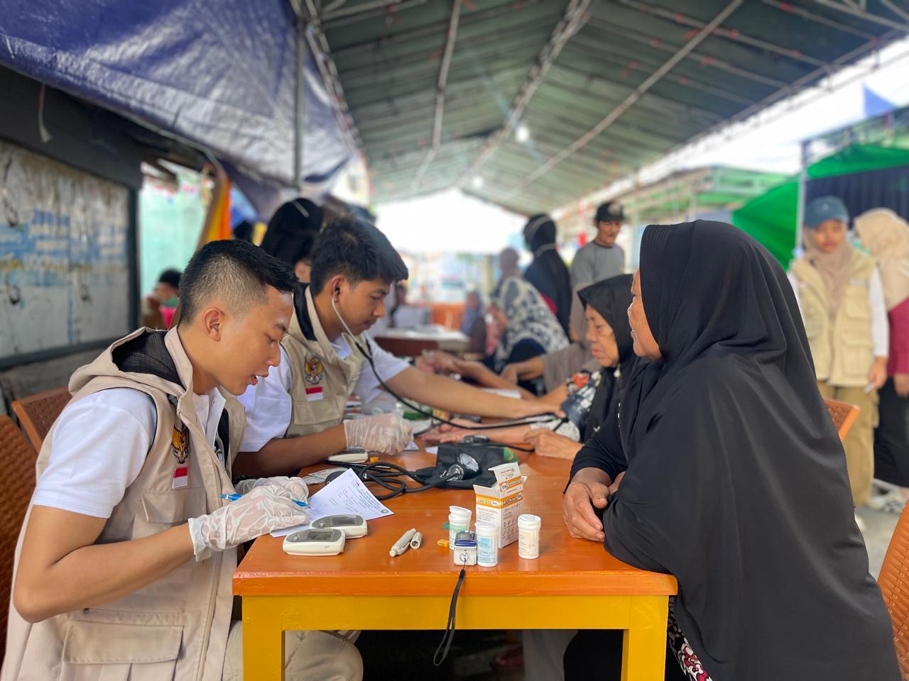 PT Lintas Mahakam Abadi Bersama Fakultas Kedokteran Unisma Gelar Pengobatan Gratis Bagi Warga Sidomulyo